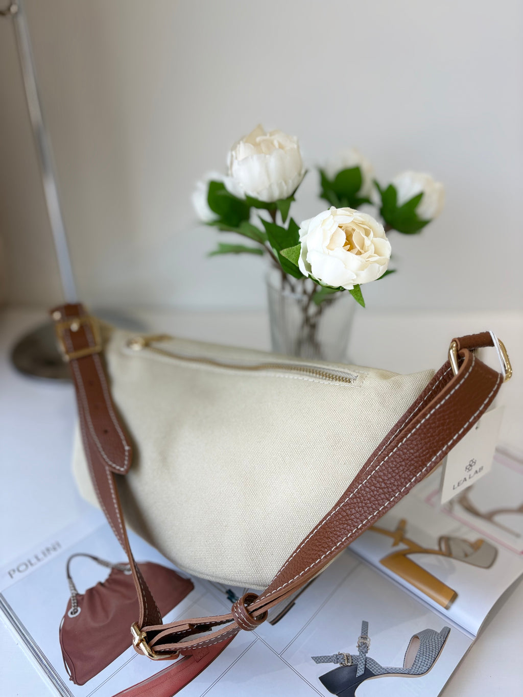 MIA Sling Canvas - Borsa Tracolla Banana Beige e Cuoio con Oro