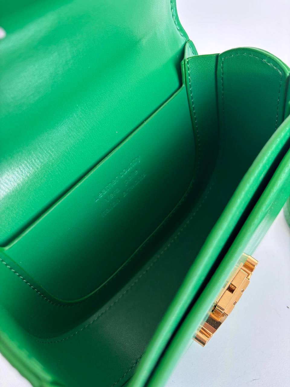 Borsetta verde pelle