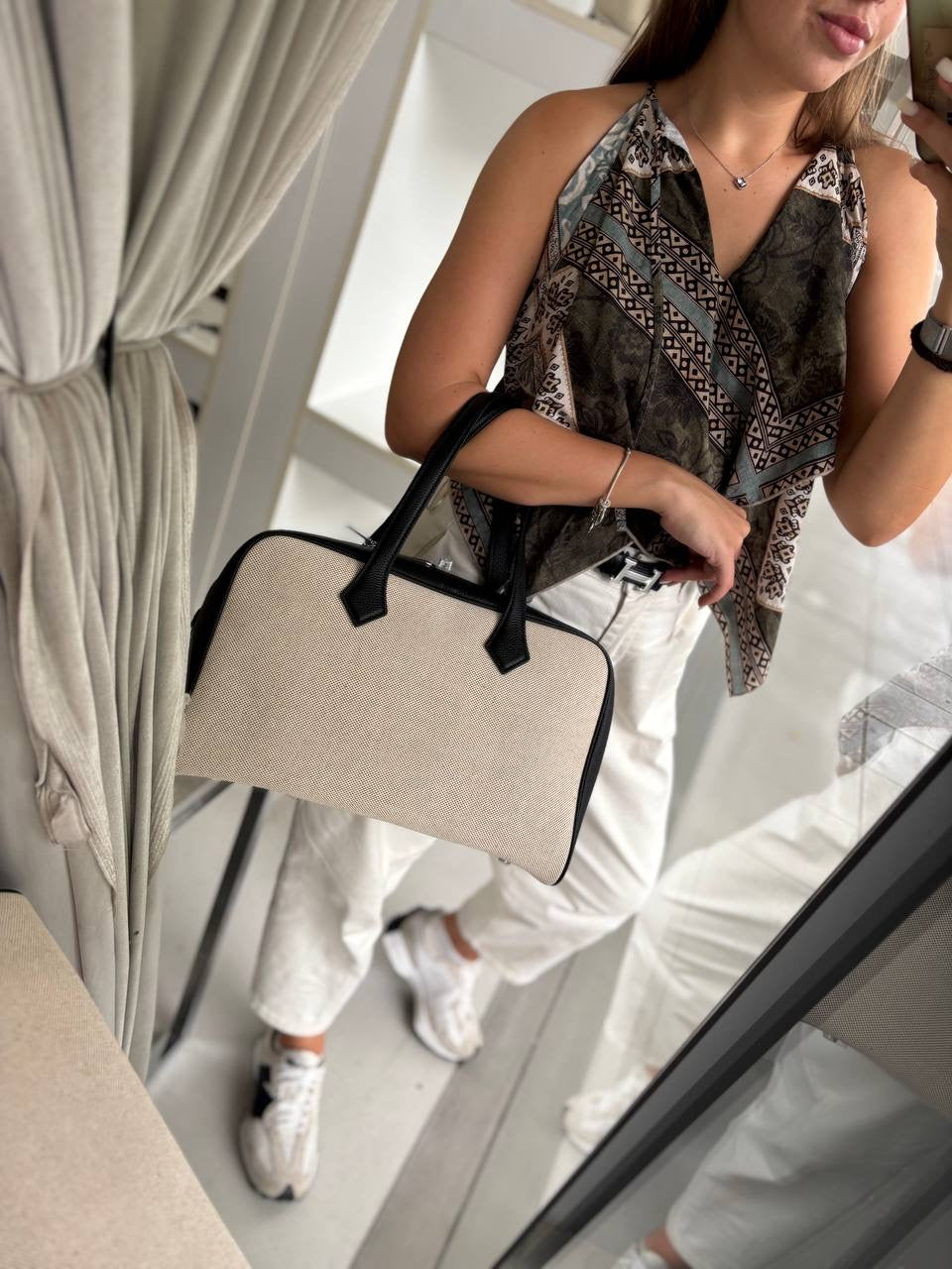 Victoria Canvas