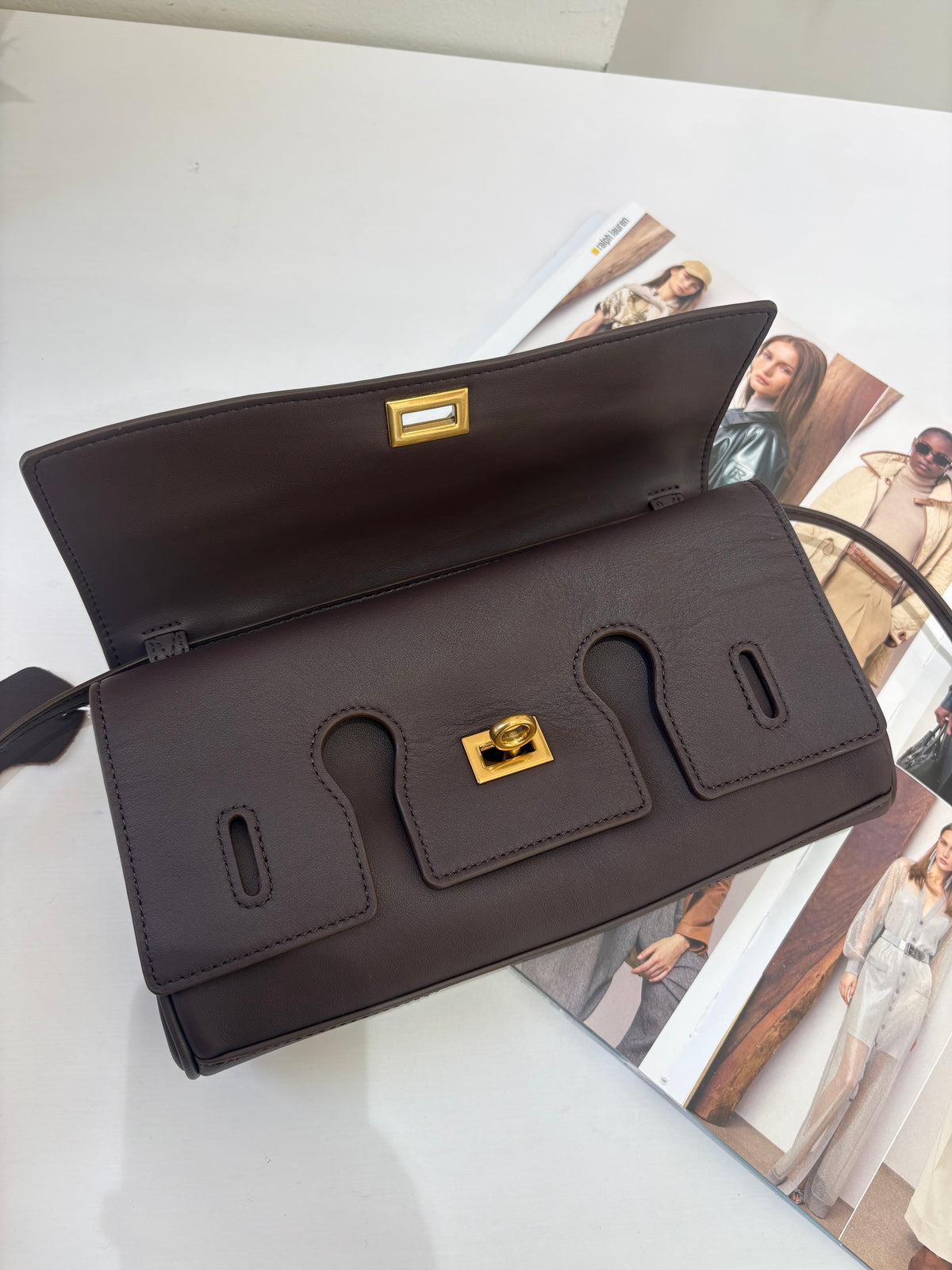 TWIST Top Handle 27 - Flap East-West