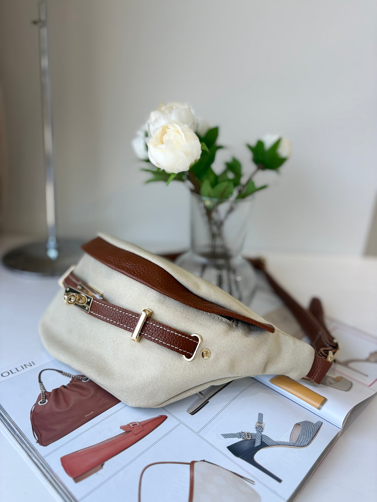 MIA Sling Canvas - Borsa Tracolla Banana Beige e Cuoio con Oro